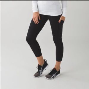 Lululemon speed tight crop in BLACK